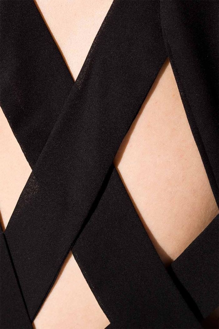 vestido largo negro escote espalda tiras cruzadas